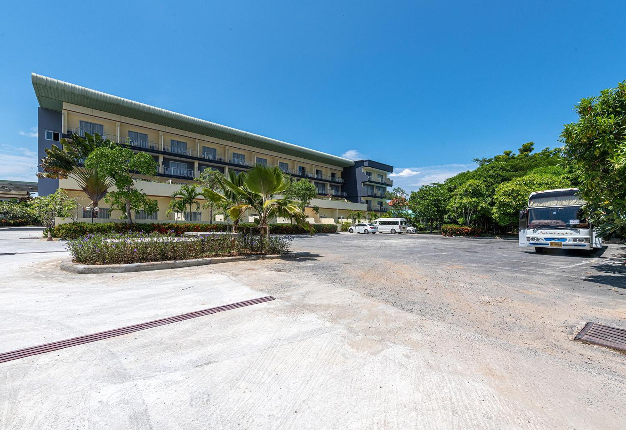 Blue Beach Grand Resort And Spa In Chalong Phuket By Dayuu Ban Saiyuan Ngoại thất bức ảnh