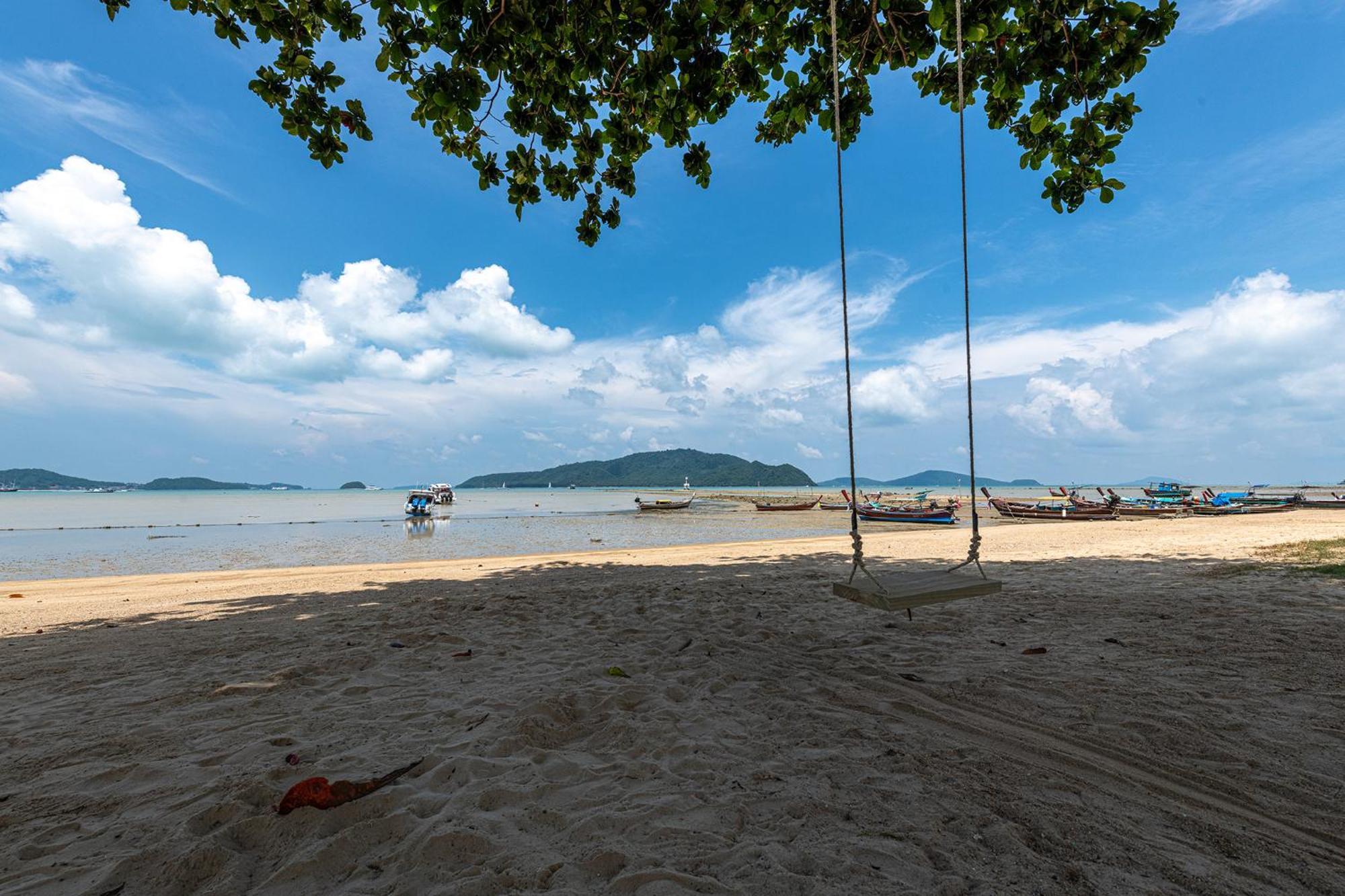Blue Beach Grand Resort And Spa In Chalong Phuket By Dayuu Ban Saiyuan Ngoại thất bức ảnh