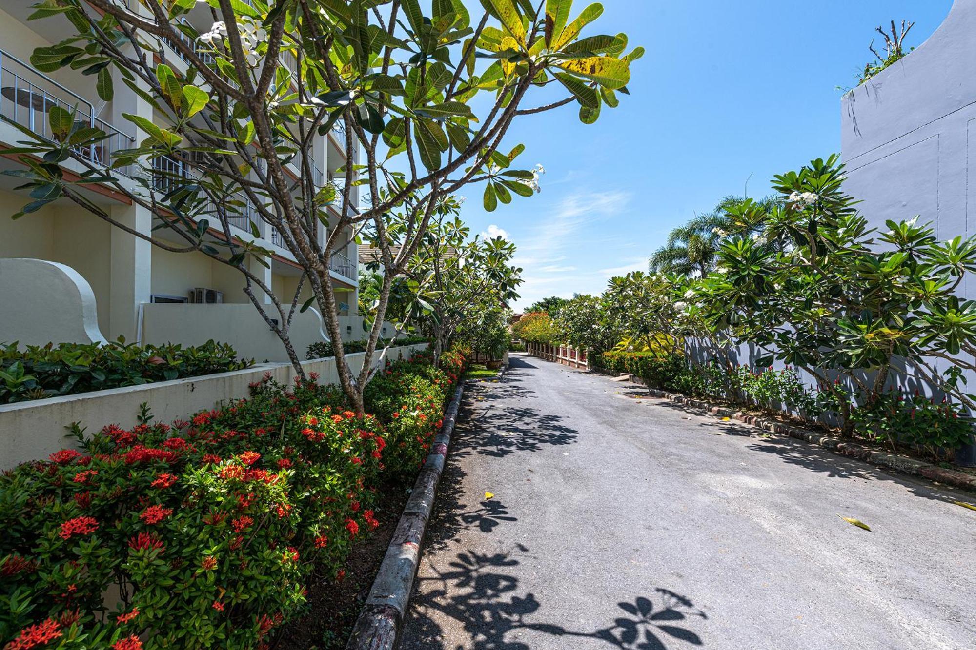 Blue Beach Grand Resort And Spa In Chalong Phuket By Dayuu Ban Saiyuan Ngoại thất bức ảnh