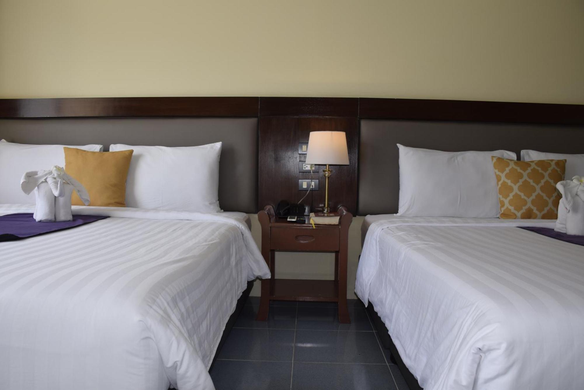 Blue Beach Grand Resort And Spa In Chalong Phuket By Dayuu Ban Saiyuan Ngoại thất bức ảnh