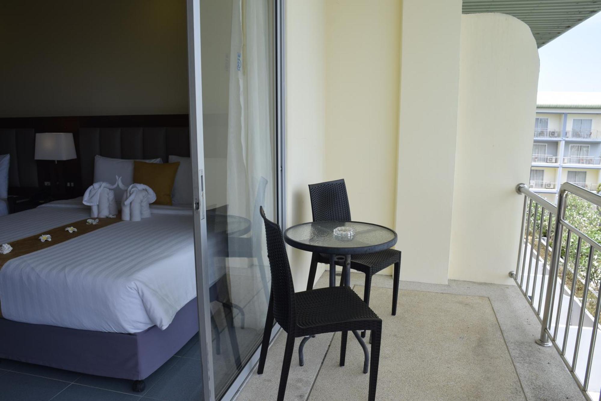 Blue Beach Grand Resort And Spa In Chalong Phuket By Dayuu Ban Saiyuan Ngoại thất bức ảnh