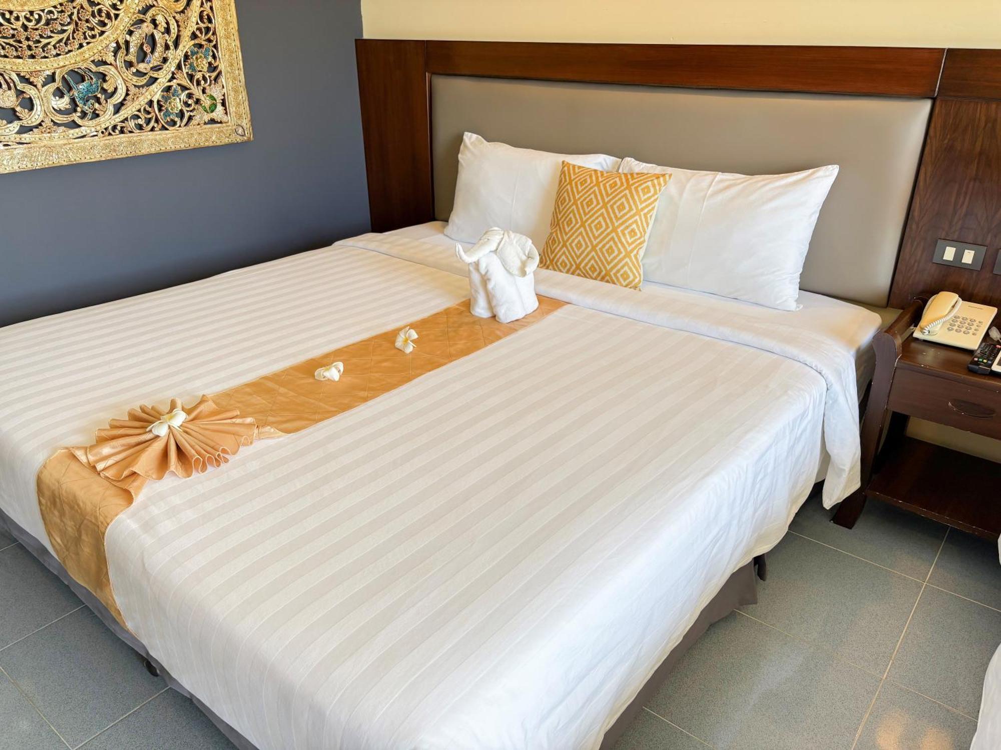Blue Beach Grand Resort And Spa In Chalong Phuket By Dayuu Ban Saiyuan Ngoại thất bức ảnh